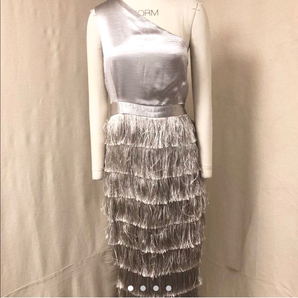 Stunning Lavish Alice dress - Picture 7 of 9